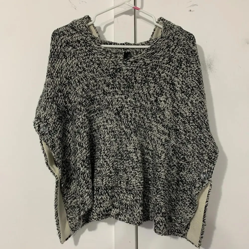 NWT Razzle Dazzle Woman's Sweater Boxy Fit Side Buttons Hooded Small